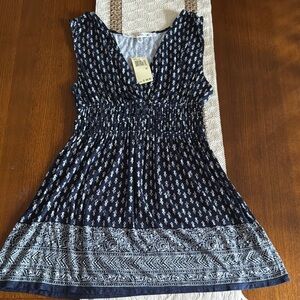 Max Studio Navy  and White Patterned sleeveless top Medium